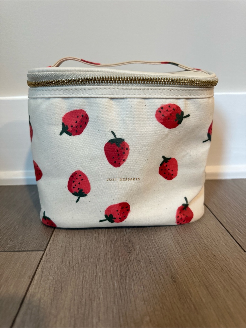KATE SPADE Just Desserts Strawberry Print Lunch  Bag Tote 10" x 6" makeup pouch